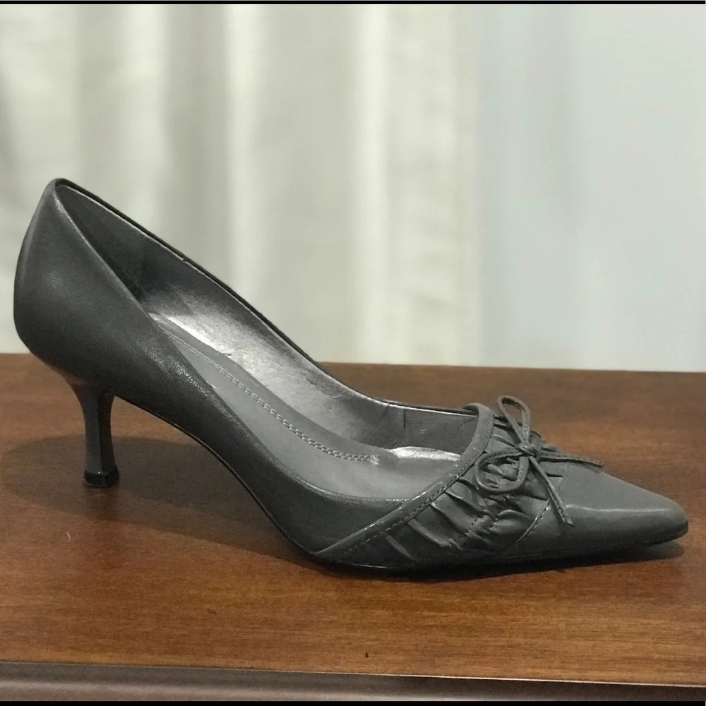 Ellen Tracy Elana pointed toe heels size